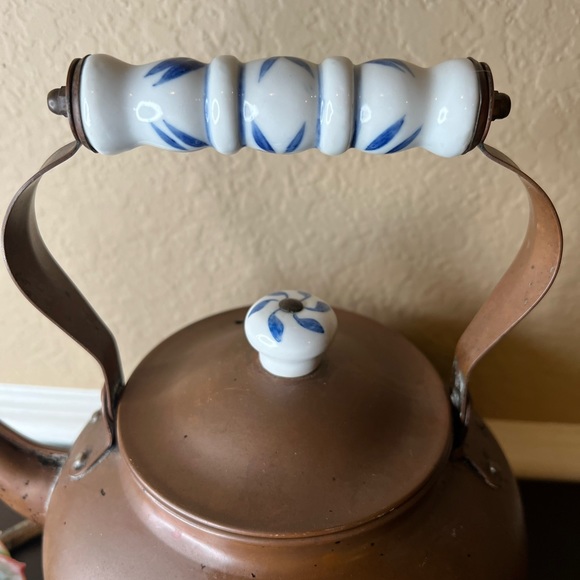 Vintage Copper Tea Pot/ Kettle w Delft Blue Ceramic Handle, Tea Party, Flower Va - Picture 3 of 11